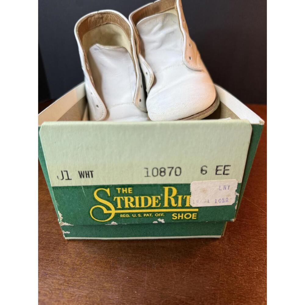Vintage Stride Rite Baby Shoes in Original‎ Box